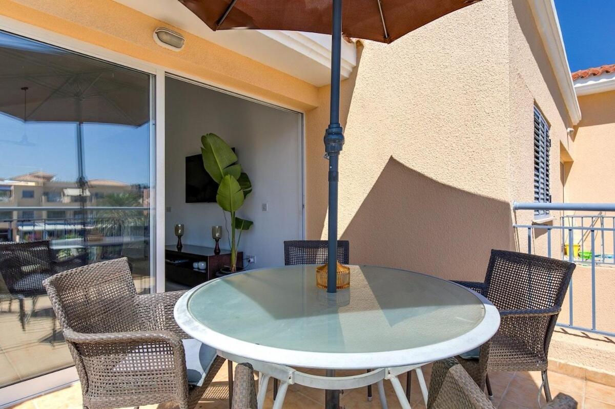Limnaria Gardens Beautiful Apartment By Vichy Paphos ภายนอก รูปภาพ