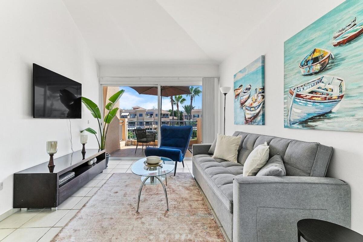 Limnaria Gardens Beautiful Apartment By Vichy Paphos ภายนอก รูปภาพ